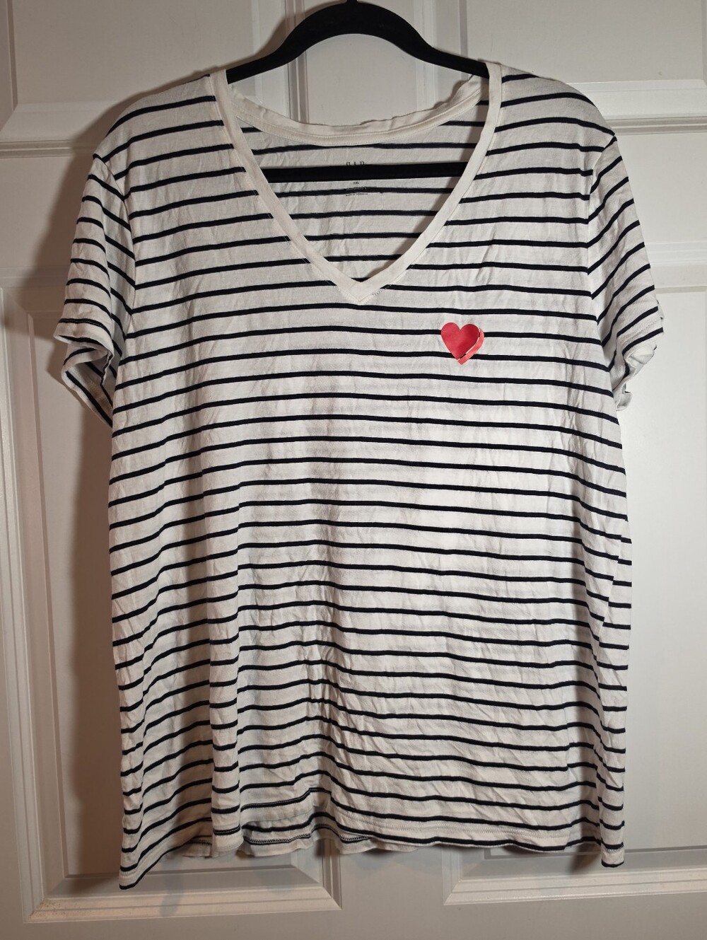 GAP White And Black Striped V-Neck Tee with Red Heart XXL
